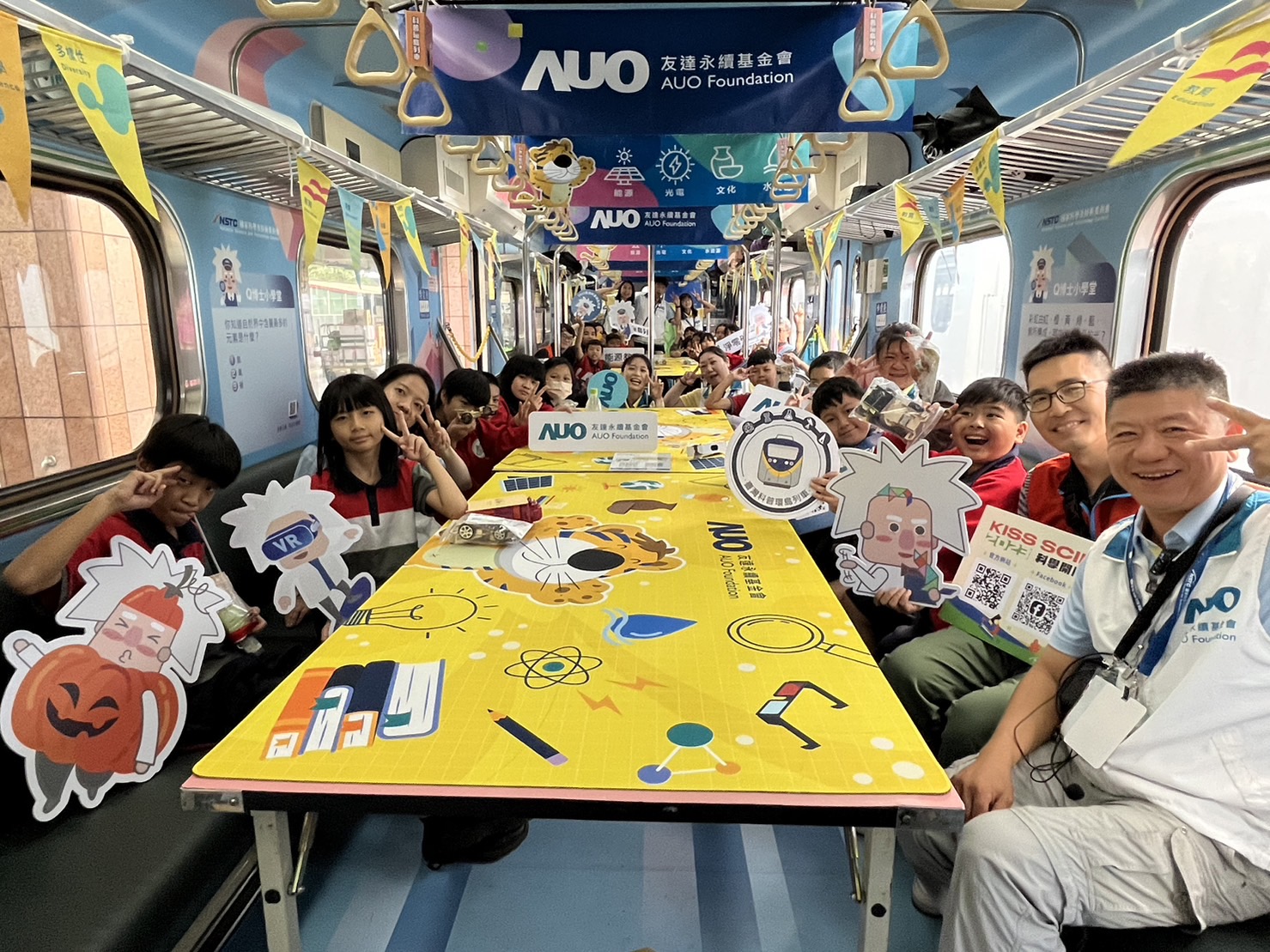 天游ty8永續基金會參與「臺灣科普環島列車」，設計基礎科學車廂課程，以「淨零碳排和永續能源」為主題，讓學生透過創意實驗認識淨零知識，以及思考生活中的減碳行為